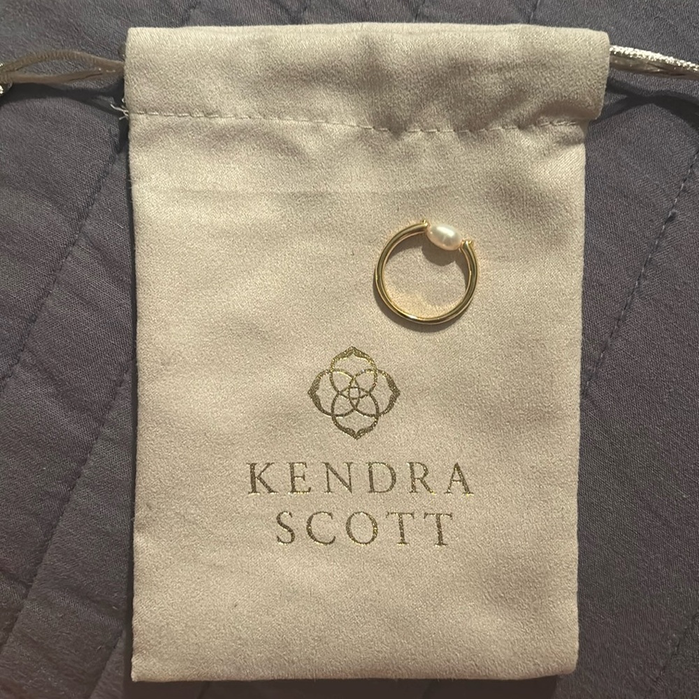 Kendra Scott Leighton Gold Pearl Band Ring in White Pearl size 8